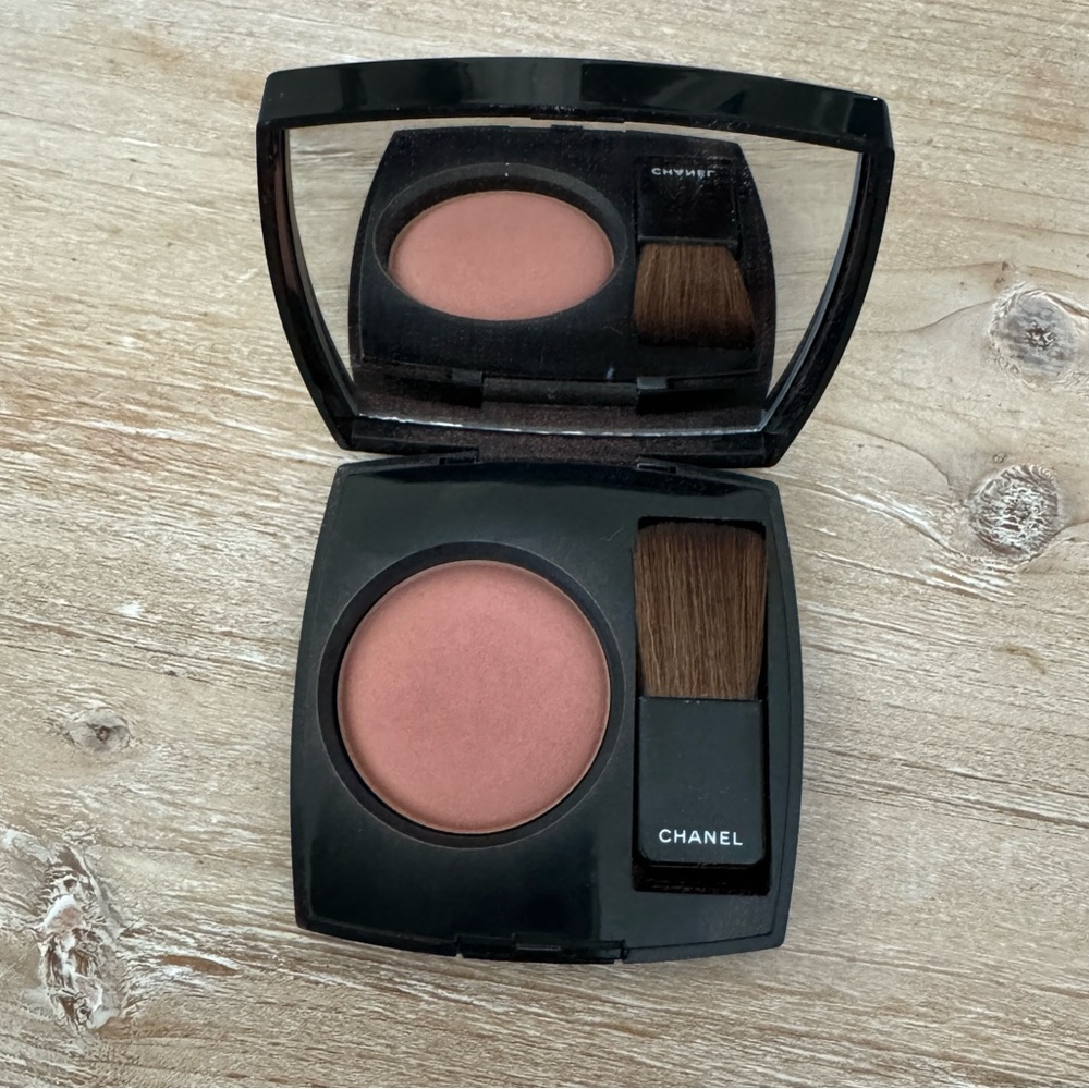 CHANEL Joues Contraste Powder Blush in 02 Rose Bronze